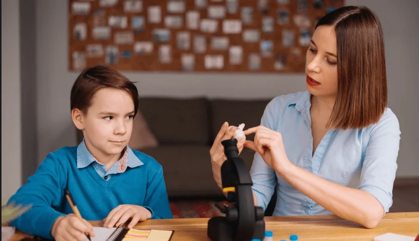 A Cognitive Edge or a Crutch