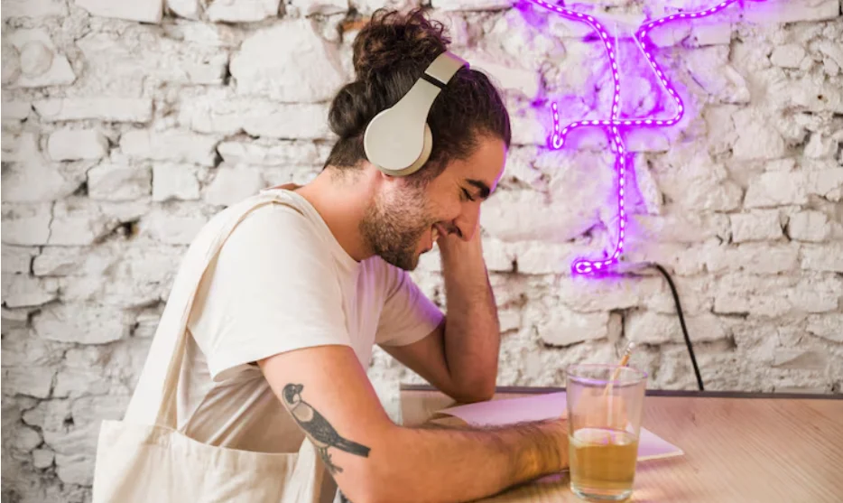 Spotify's New AI DJ Speaks Spanish