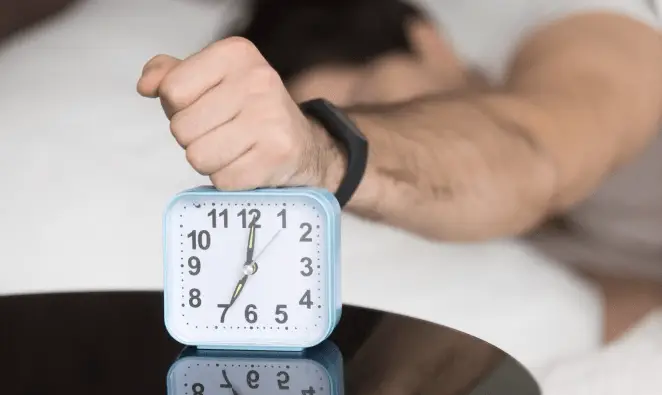 Why Sleeping Seven Hours Is Not Enough for 40% of Adults — and What the Missing Variable Is